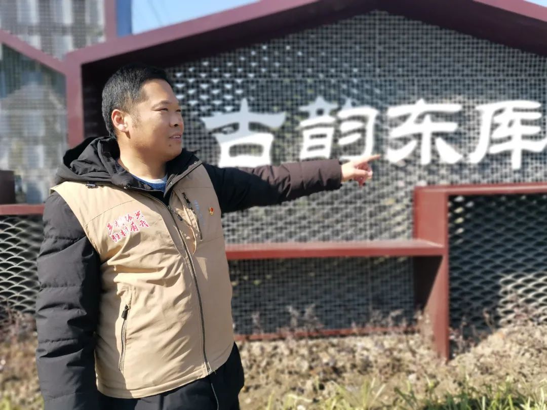 【乡村振兴在路上】驻村指导员丨十里春风入章练，不负青春不负村