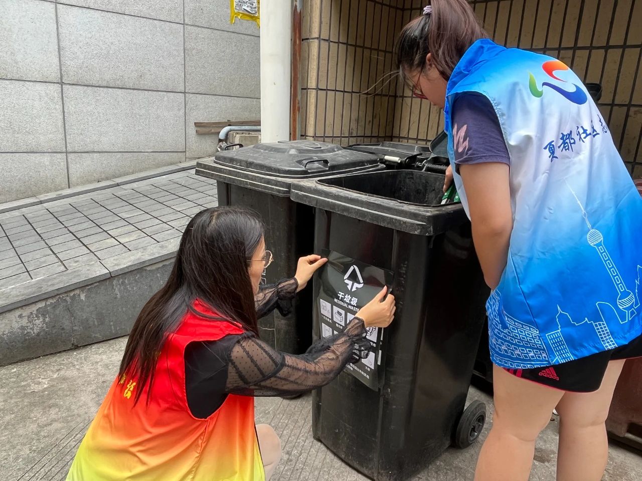 【基层治理】打好垃圾分类“三张牌”，青浦这个社区做足“功课”