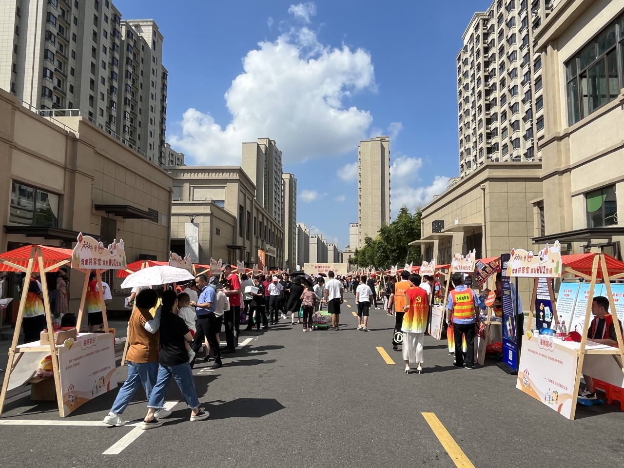 【党群阵地】华新镇：“党建共享家，益起HUI生活”幸福集市活动