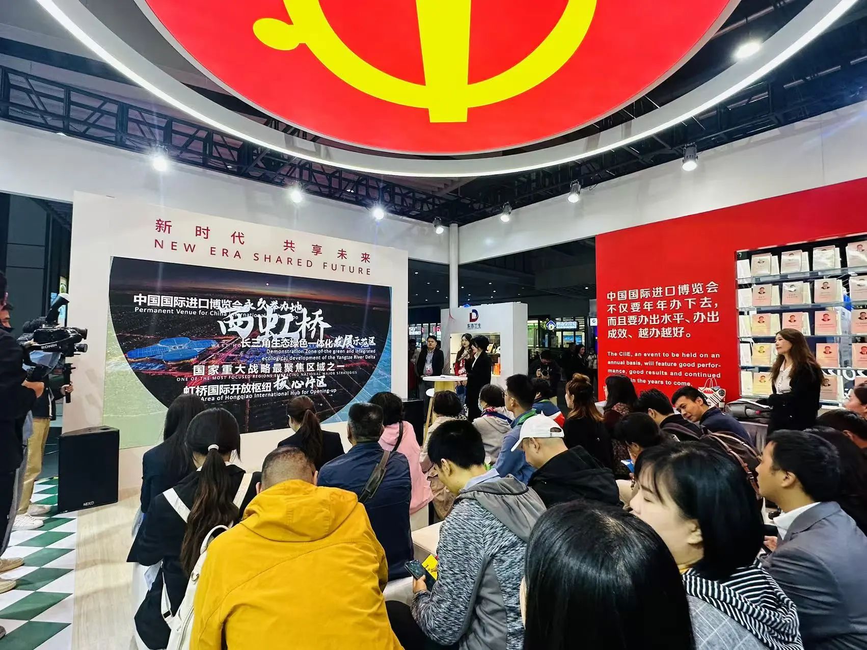 【护航进博会】持续放大进博会溢出效应！今天，“四叶草”党群服务站这场活动人气满满～