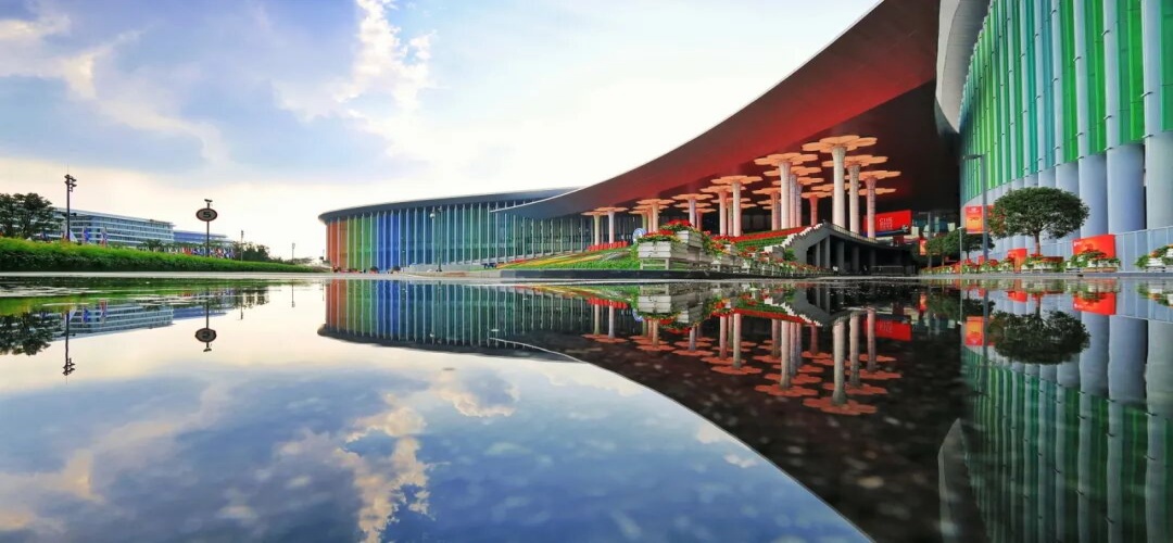 【头条】全力确保进博会越办越好，让优质服务成为青浦最好的城市名片！青浦区服务保障第八届进博会前线指挥部第2次全体会议举行