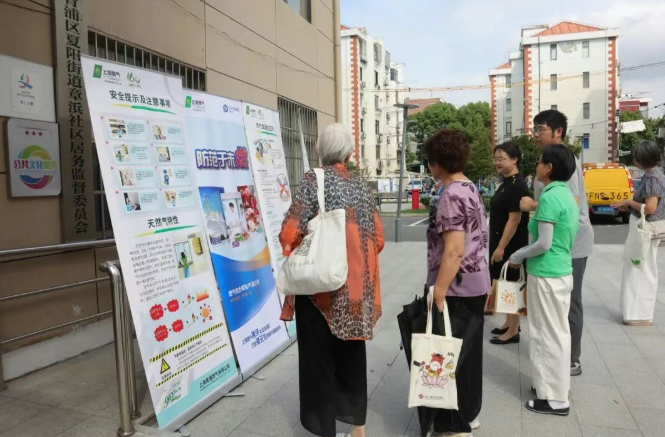 【基层治理】“四百”大走访丨夏阳街道章浜居民区：从“被动排查”到“主动守护”，化解老年群体用气隐患