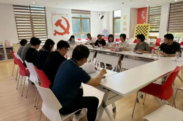 【学思想 强作风 建新功】华新镇星尚湾居民区：一核引领、三维发力，用心绘就暖新社区新画卷