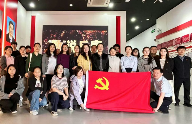 【学思想 强作风 建新功】区数据局：党建引领破题攻坚 实干担当赋能发展
