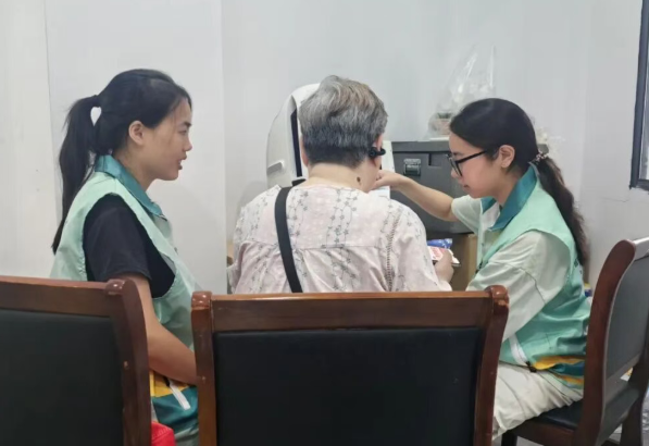 【物业治理】徐泾镇玉兰清苑居民区：党建赋能“物业＋养老” 托起美好“夕阳红”
